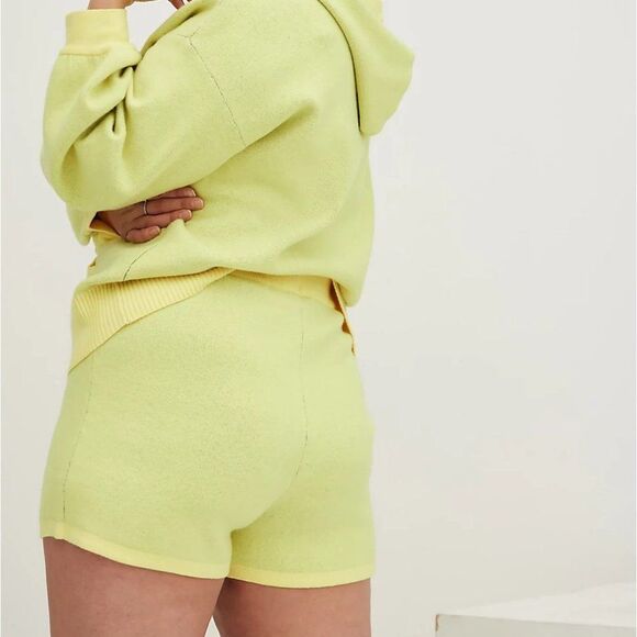 Torrid Sweater Short - Luxe Cozy Lovesick Bolt Yellow 3X - Picture 2 of 4